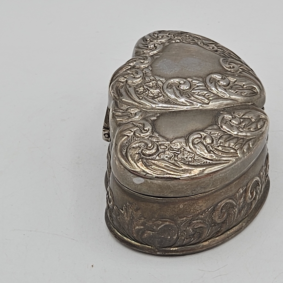 Rare vintage Music Box with Two Hearts/ Vintage Silver Plated Metal Trinket Box - Picture 13 of 13